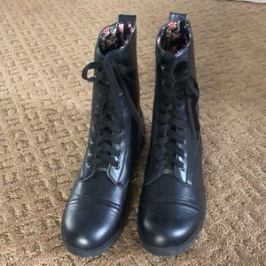 Hot Topic boots